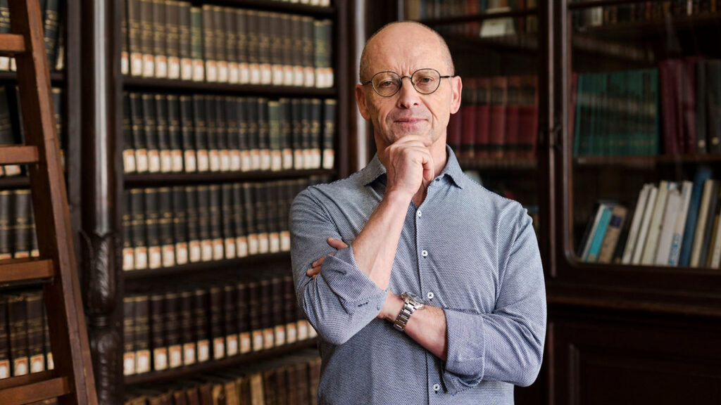 Mauro Biglino ex-tradutor Vaticano revelando traduções distorcidas Bíblia Gehenna Ruach Metanoia manipulação teológica