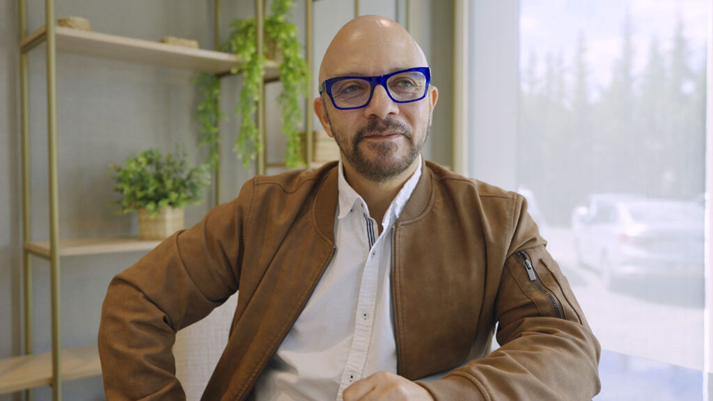 Paul Wallis, autor e pesquisador das Escrituras antigas revela que os Elohim foram substituídos por Yahweh